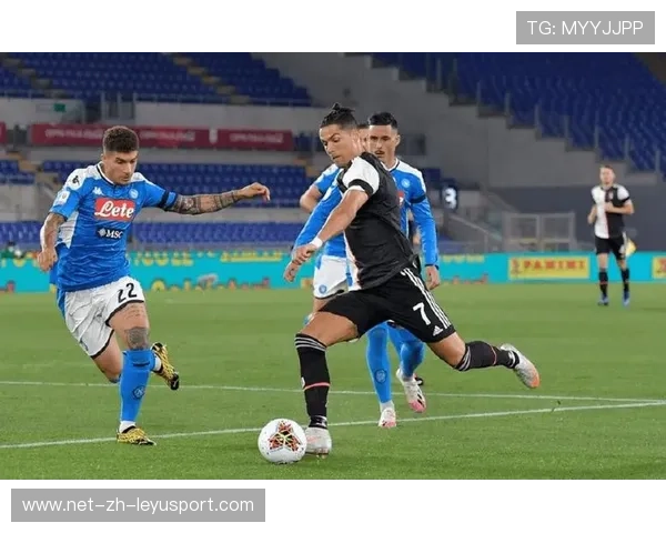 尤文图斯弧顶传切制造门前混战