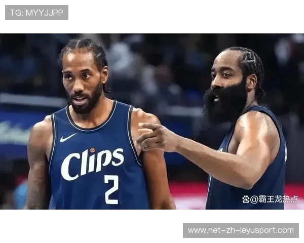 伦纳德关键时刻完成封盖并反击得分，快船将胜利收入囊中